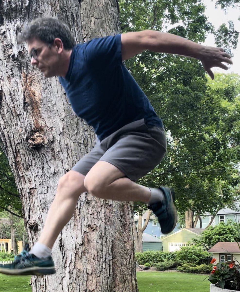 AwedJob's tweet photo. @GoldGuyDCL @decentraland @BVerseDCL Here’s a picture of me irl waiting for #hovermode to return. #DCL #metaverse https://t.co/Zf7ruzD2P0