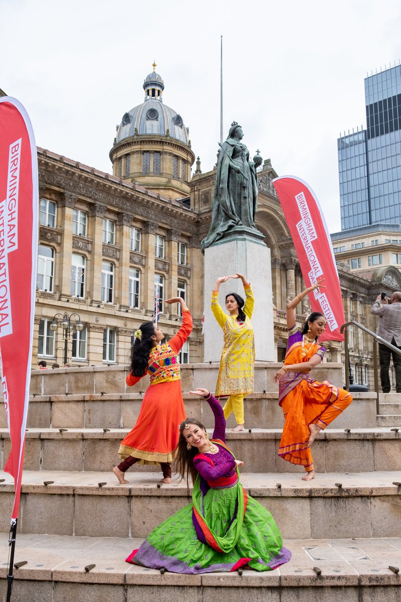 BhamDanceFest's tweet image. ARE YOU READY? 📅⏱️
It&apos;s only ONE WEEK until the start of #BIDF2022, join us Outdoors, In Theatres &amp;amp; Online from 17 June - 3 July! bidf.co.uk

Thanks to @MarshonDance @TappinIn @BRB #CriticalMass2022 &amp;amp; @SoniaSabriCo for looking AMAZING in Victoria Square!