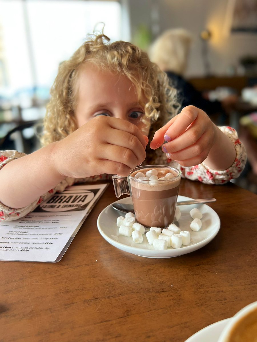 Thanks to the lovely ladies in <a href="/BravaCardiff/">Brava</a> for spoiling Winnie with her bespoke hot chocolate and EXTRA marshmallows this morning!

Consistently my fave place to stop when on babysitting duty because of the lush staff …and great coffee! 👱🏼‍♀️👩🏼‍🦱☕️