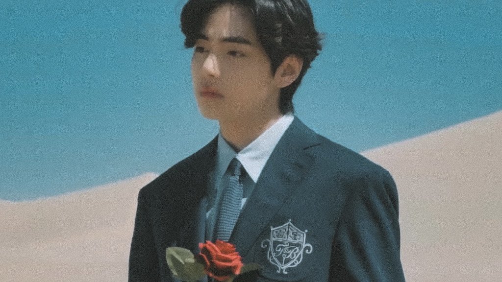 Inlovewith_KTH's tweet photo. This man's visuals is insanely good😳😳 https://t.co/52MONv1xLn