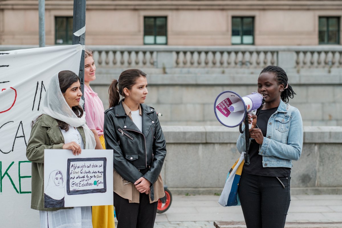 Malala's tweet photo. ✨Educate girls for climate justice✨

Scenes from today's @Fridays4future Stockholm strike where movements came together in solidarity with Afghan girls and their right to learn. @olya_mrd | @Riseupmovt | @MalalaFund | @vanessa_vash | @GretaThunberg

#LetAfghanGirlsLearn https://t.co/nOF0zuxPLR
