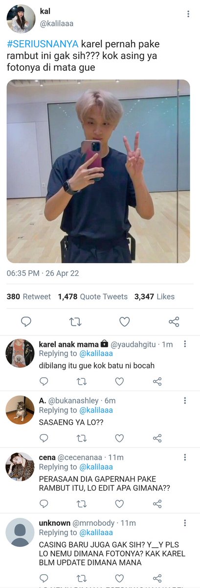 dailyccaca's tweet image. story of karel
a lee haechan au