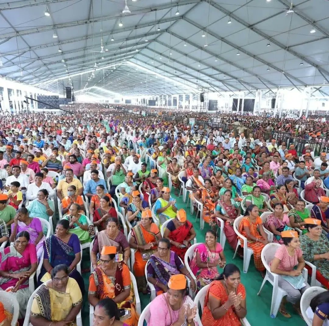 KailashbenGamit's tweet photo. જનજનના સર્વાંગી વિકાસનું અભિયાન ... 

નવસારીના ખુડવેલ ખાતે આયોજિત ' ગુજરાત ગૌરવ અભિયાન'માં માનનીય પ્રધાનમંત્રી શ્રી નરેન્દ્રભાઇ મોદી સાહેબે વલસાડ , નવસારી , સુરત , તાપી અને ડાંગ જિલ્લાના ₹3050 કરોડથી વધુના વિવિધ વિકાસકાર્યોનું લોકાર્પણ અને ખાતમુહૂર્ત કર્યું . https://t.co/dOKUcpP5Gy