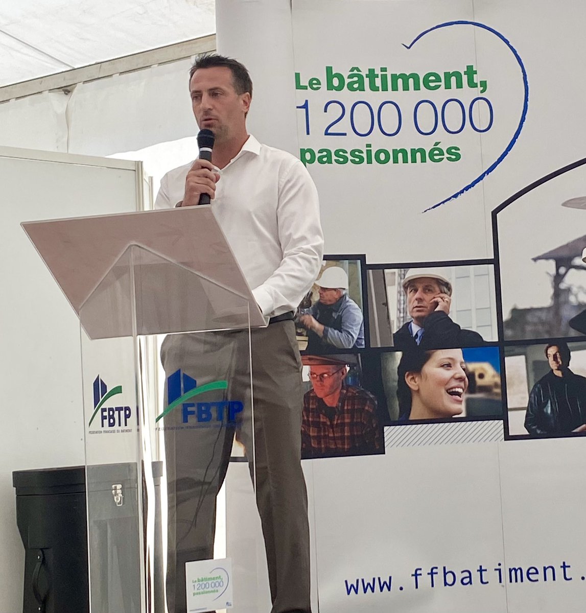 OSalleron's tweet photo. 👍Salon du #BTP @FBTPAriege à #Pamiers Ariège (09) avec les Présidents @FFB_Occitanie et Ariège Olivier BRY @croa_tp @carre_fred et les élus locaux. Table ronde Femmes dans le BTP avec Jeanie Longo https://t.co/6JumMl2PuA