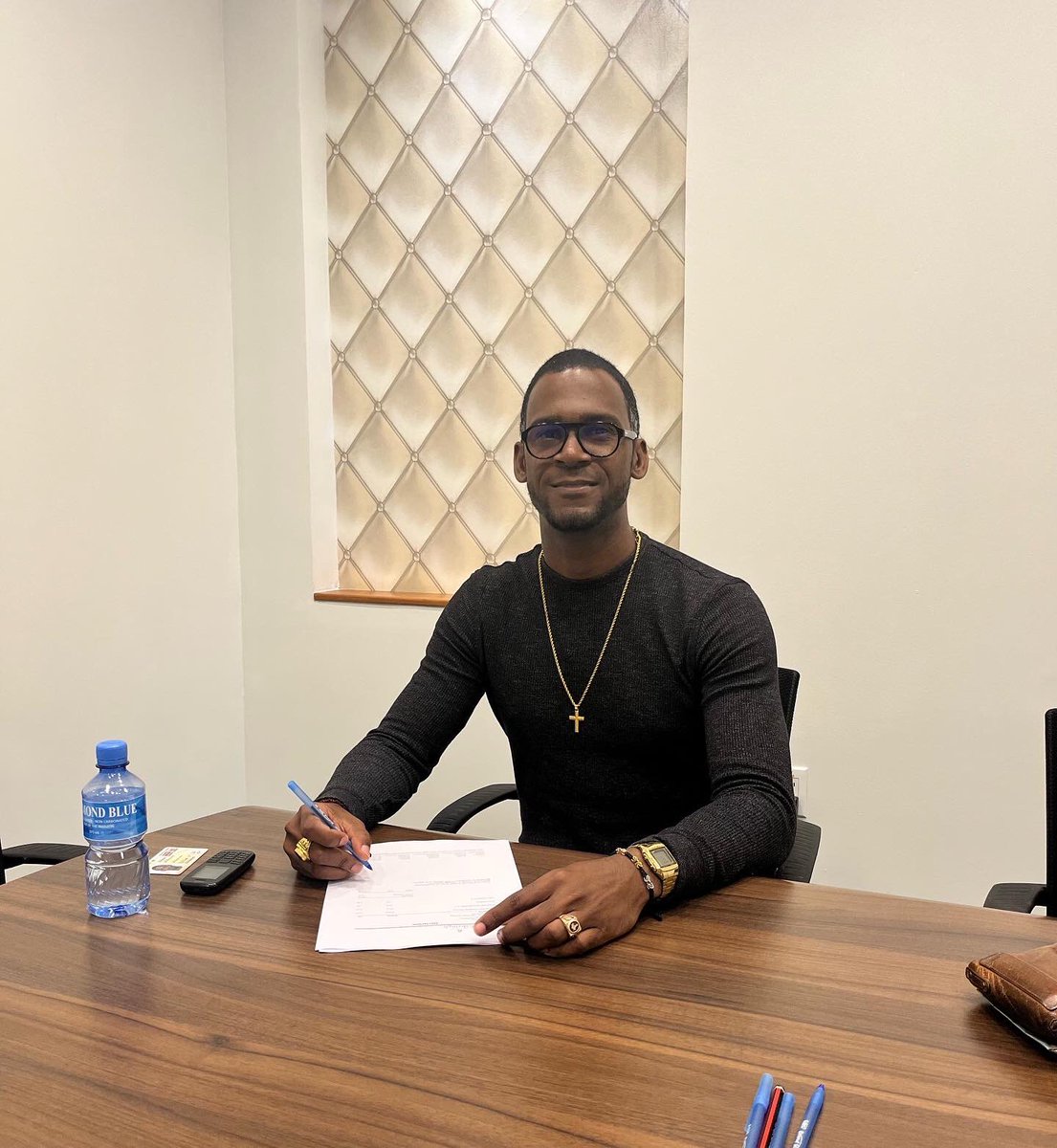 Suredcu_SRDC's tweet image. It is a done and signed deal. The SRDC (Suriname Reserve Digital Currency) is officially born as per notary deed. 
Thanks to all investors, stakeholders, partners &amp;amp; people who have made this remarkable day possible.

This is the photo-op of the moment the deed was signed. #SRDC