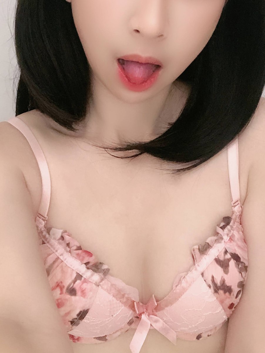 大家喜歡可愛型的內衣
還是成熟一點的呀? https://t.co/7rYUGFw6qC