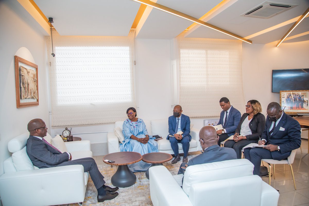 La Rep <a href="/CecileZ9/">CecileZ</a> a échangé avec le ministre de la <a href="/Santeci/">Ministère de la Santé et de l'Hygiène Publique ci</a> sur les accélérateurs pour réduire la mortalité maternelle.
En 2021, la prévalence contraceptive est passée de 22 à 26% chez les femmes en union, 176 260 grossesses non désirées, 686 décès maternels ont été évités.