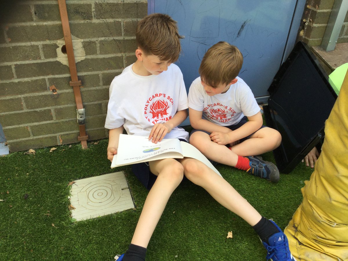 EyfsPolycarps's tweet photo. What a treat to have a visit from Year 6 and share stories together this afternoon @PolycarpSchool #reading #primaryschool #peerreading #EYFS 📚 https://t.co/K1ca6ly7NV