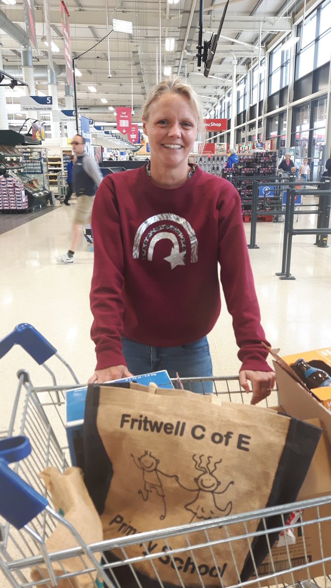 ccgemma2's tweet photo. A few #Donations this week from @BicesterTesco raffle prizes to Brookside school for their summer fete. Then to Fritwell School supporting the bar at their summer event. Finally to @BabyBicester a surprise donation of items we know they can use. #helpingbuildstrongercommunities https://t.co/ttQUznCaoO