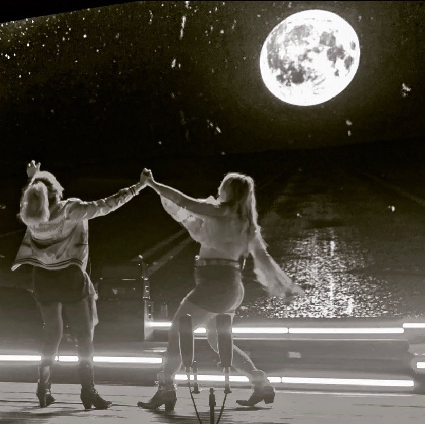 NYMirandaJunkE's tweet photo. Proof that you can see #MirandaLambert concerts most years of your life and still be blown away ✨. Miranda with #lLttleBigTown is Magic. Thanks for the northeast dates 🙏🏼🙌🏼💖💖 #BandwagonTour #GetOnAgain 🚌 🎵 💫 https://t.co/SMRDpxz3Ht