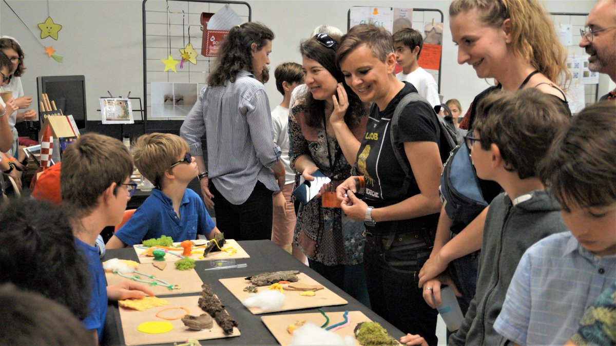 Les_Chemins's tweet photo. 📷@Les_Chemins étaient à #Exposcience ce matin.
Merci à @Docteur_Drey pour son intervention auprès des jeunes de l'IJA qui présentaient leurs réalisations autour du #blob !
@CIRASTIOc @CNRS @CNRS_Toulouse
#sciences #sciencespourtous #accessibilité
© Les Chemins Buissonniers https://t.co/6VZdABQ0Kk