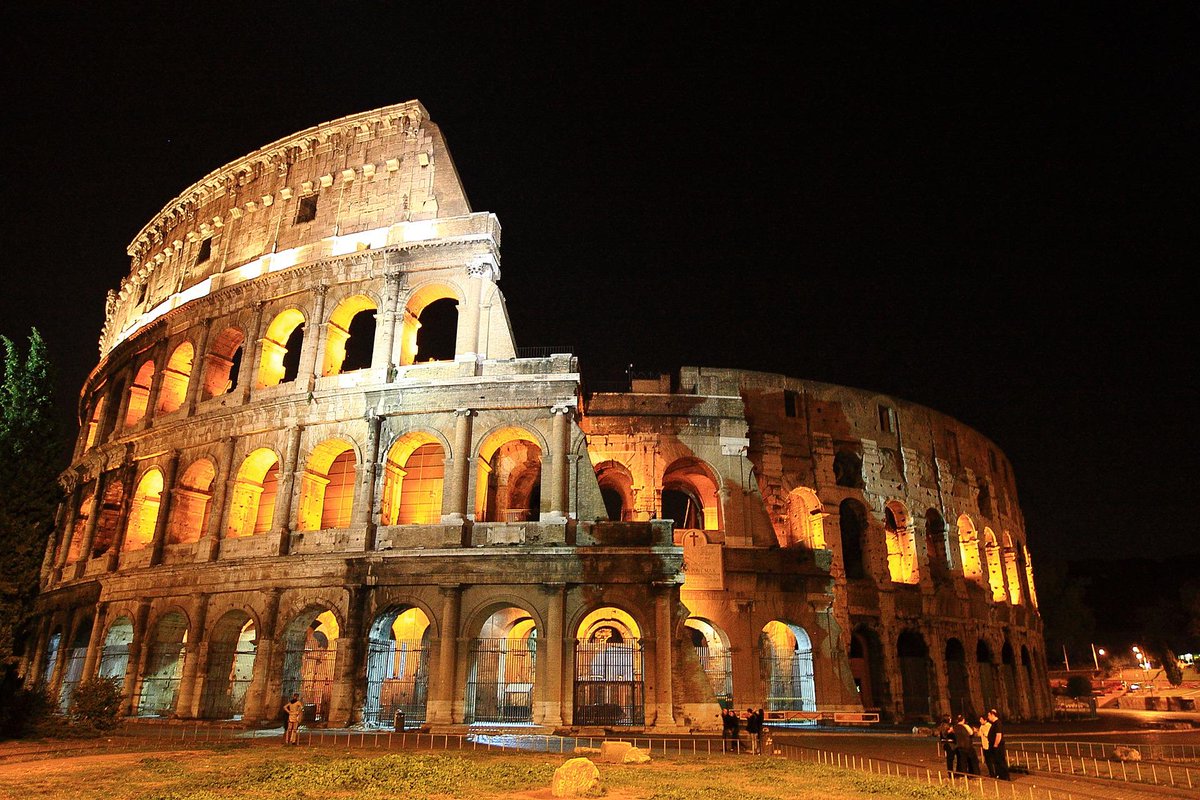 Il_Giornale's tweet photo. Het #Colosseum heeft weer avondrondleidingen, onder andere door de ondergrondse ruimtes die pas sinds een paar jaar geopend zijn... #Italië #Rometips 👇https://t.co/PQLg5Jm9Zl https://t.co/gpcdc5z1M0