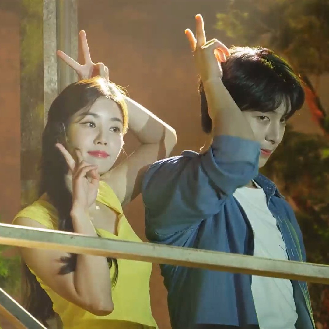 sonataurie's tweet photo. dutokki being dutokki tonight!! 🐇🐇 #울림두토끼_다음에또만나자 https://t.co/v4R0Kxd5sk
