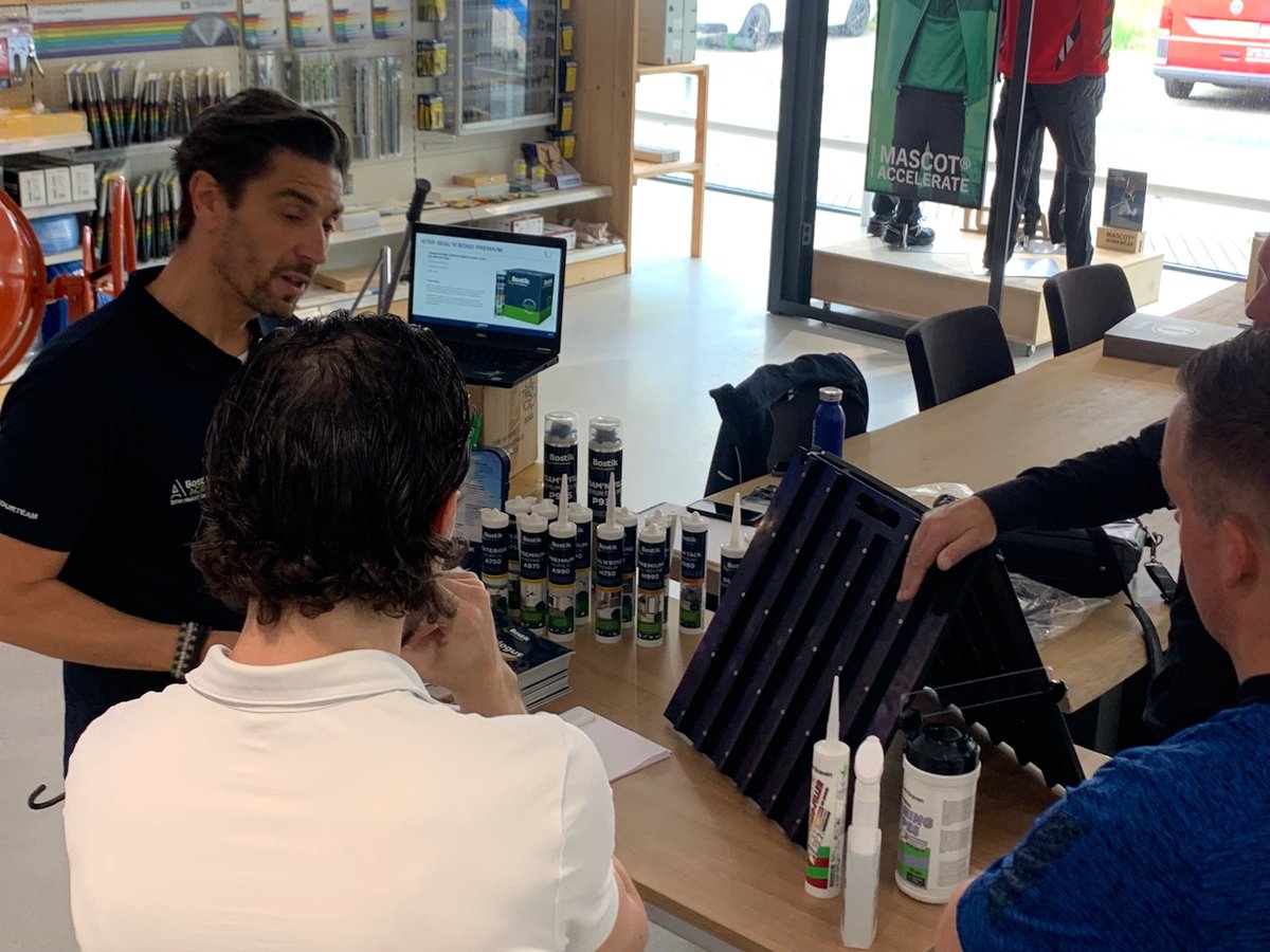 BurghouwtBV's tweet photo. Vandaag krijgen Burghouwt medewerkers verschillende trainingen van SENCO, Primaverde, Bostik &amp; Fein op onze vestiging in Den Bosch.

Aan alle aanwezige leveranciers, bedankt voor deze leerzame dag! https://t.co/ANG3hEiej5