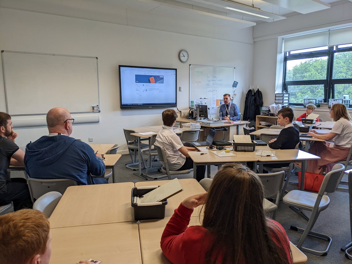 Fantastic hearing the @newbattlehigh teacher Digital leaders sharing best practice with differentiation, feedback and low stake questioning with the Google in the classroom #GoogleOnTour #GoogleReferenceSchool #GoogleforEdu