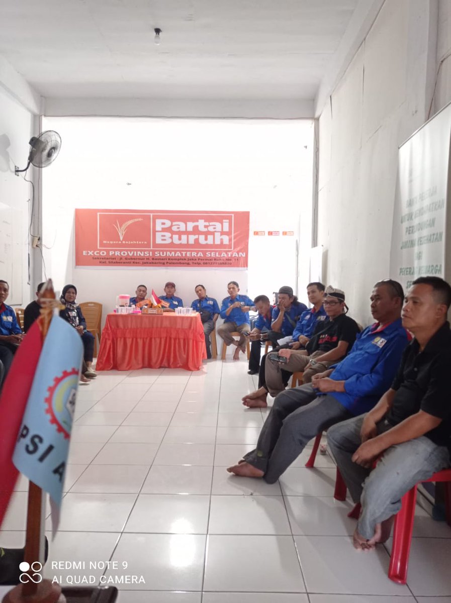 spkepspsi's tweet photo. Direktur Diklat Chandra Mahlan berbagi ilmu bersama jajaran SPKEP SPSI Sumatera Selatan bertempat di Kantor KSPSI Sumatera Selatan.
#spkepspsi #spsi #keptv #pekerja #hiduppekerja #bangkitbergerak https://t.co/UUwQoG9BqR