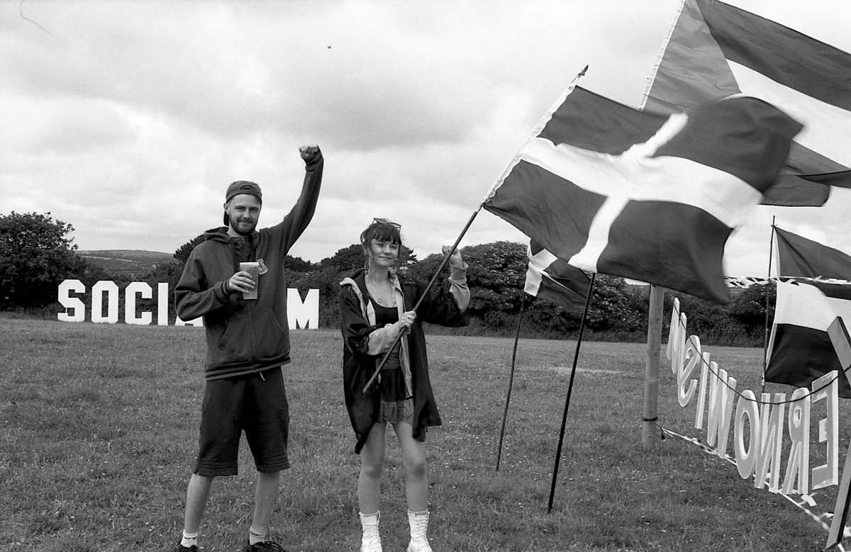 Jack_Witek's tweet photo. A Field In England by Ben Wheatley but make it socialist. @kernowtfest was great, and lovely to hang out with @TWT_NOW crew that made it down. Here's some pics. https://t.co/tHu72lId7S