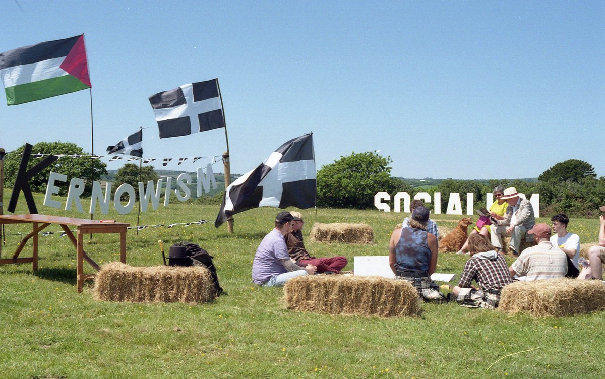 Jack_Witek's tweet photo. A Field In England by Ben Wheatley but make it socialist. @kernowtfest was great, and lovely to hang out with @TWT_NOW crew that made it down. Here's some pics. https://t.co/tHu72lId7S