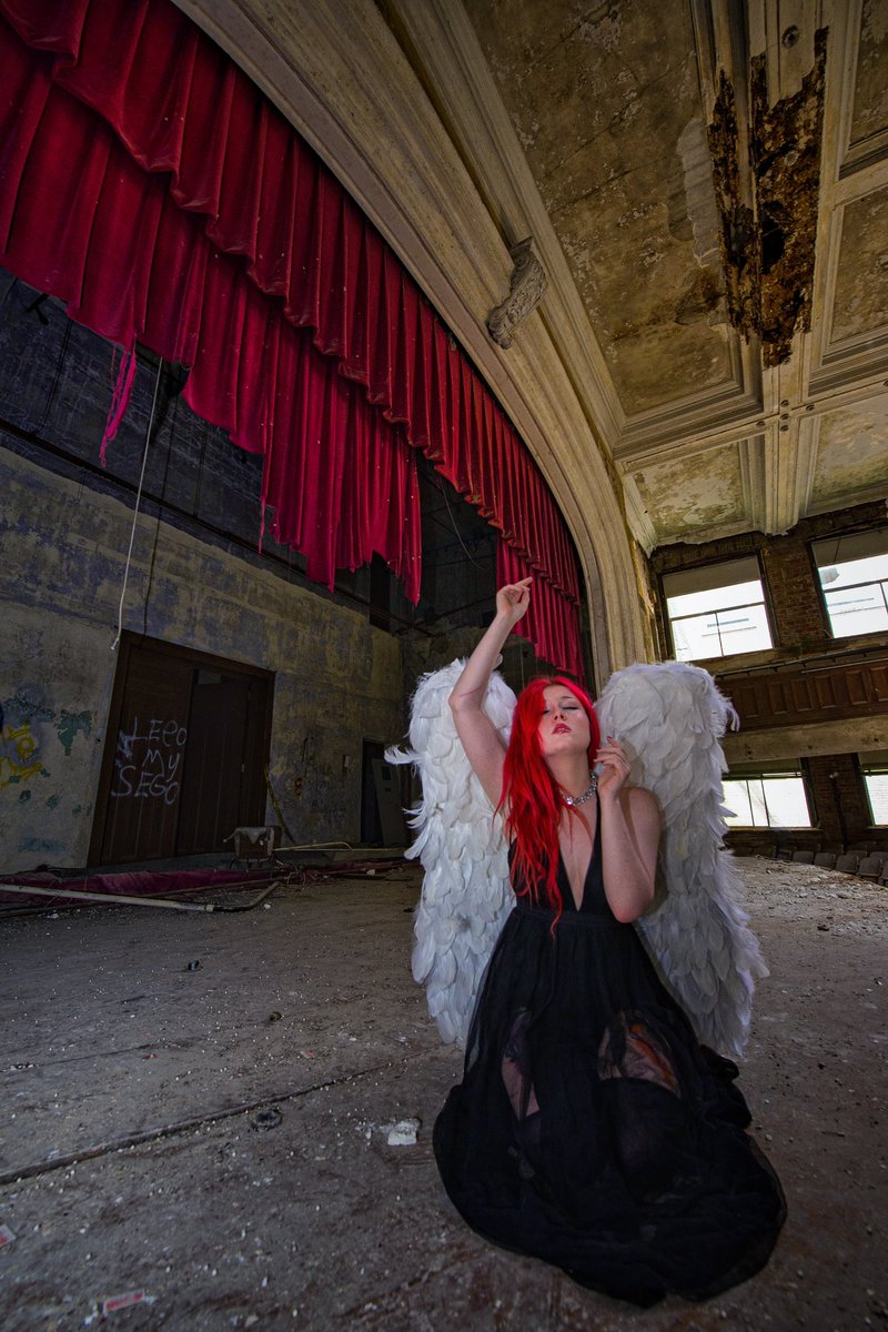Landolakes777's tweet photo. #angelwings #model #decay #urbex #portrait https://t.co/bXU6MKbD9Q