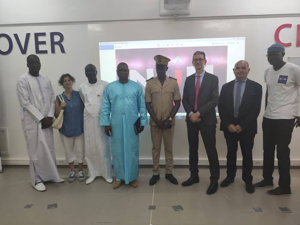 FranceoSenegal's tweet photo. "La #formation et l'#éducation sont au cœur de la coopération franco-sénégalaise".
Inauguration du 3e fablab du projet #numeduc dans le centre régional de formation des personnels de l'éducation à Rufisque. https://t.co/sAxJLqaYML