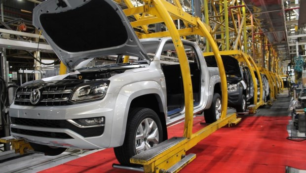 IxDesarrollo's tweet photo. 🛻🇦🇷 Así, Argentina se posiciona como uno de los principales lugares de producción de #PickUps, con posibilidades de expandir sus mercados, teniendo en cuenta que Tailandia🇹🇭 viene abandonando ese nicho para especializarse en los #EcoCars.

#PrimeroLaGente 👷🏽‍♀️🛻🇦🇷 https://t.co/eoJiiADNxS