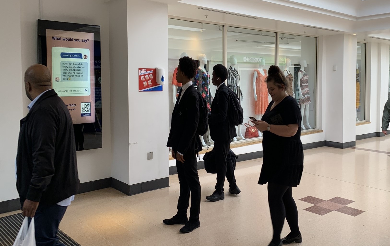 SafeLives on X: Have you seen our digital boards in your local shopping  centre? Share online with #FriendsCanTell Young people can find advice on  supporting a friend at   / X