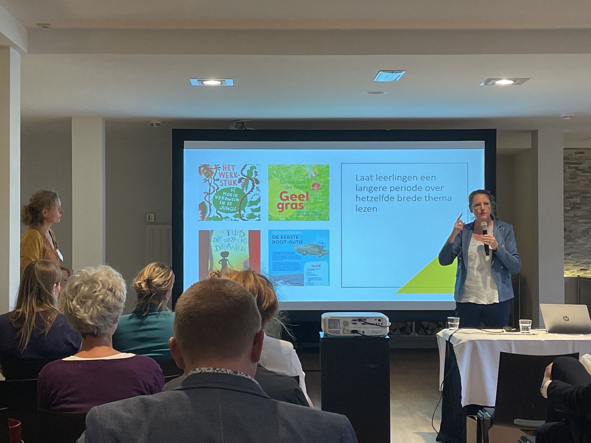 Sessie over effectief #leesonderwijs. Hbo-docent <a href="/mirjamsnel/">Mirjam Snel</a>: laat leerlingen langere periode over bredere thema’s lezen, geef een noodzaak om te lezen, kan best een leuke noodzaak zijn #poraadcongres