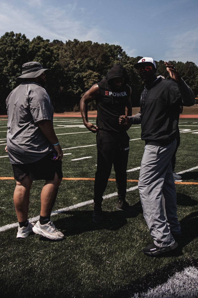 coachFoxx50's tweet photo. Just wanted to Give a Big Happy birthday to @coachrun_shoot ! Just wanted to thank you for this opportunity ! Can’t wait to show them what we been cooking up ! #DaMound https://t.co/rWCGMPppJP