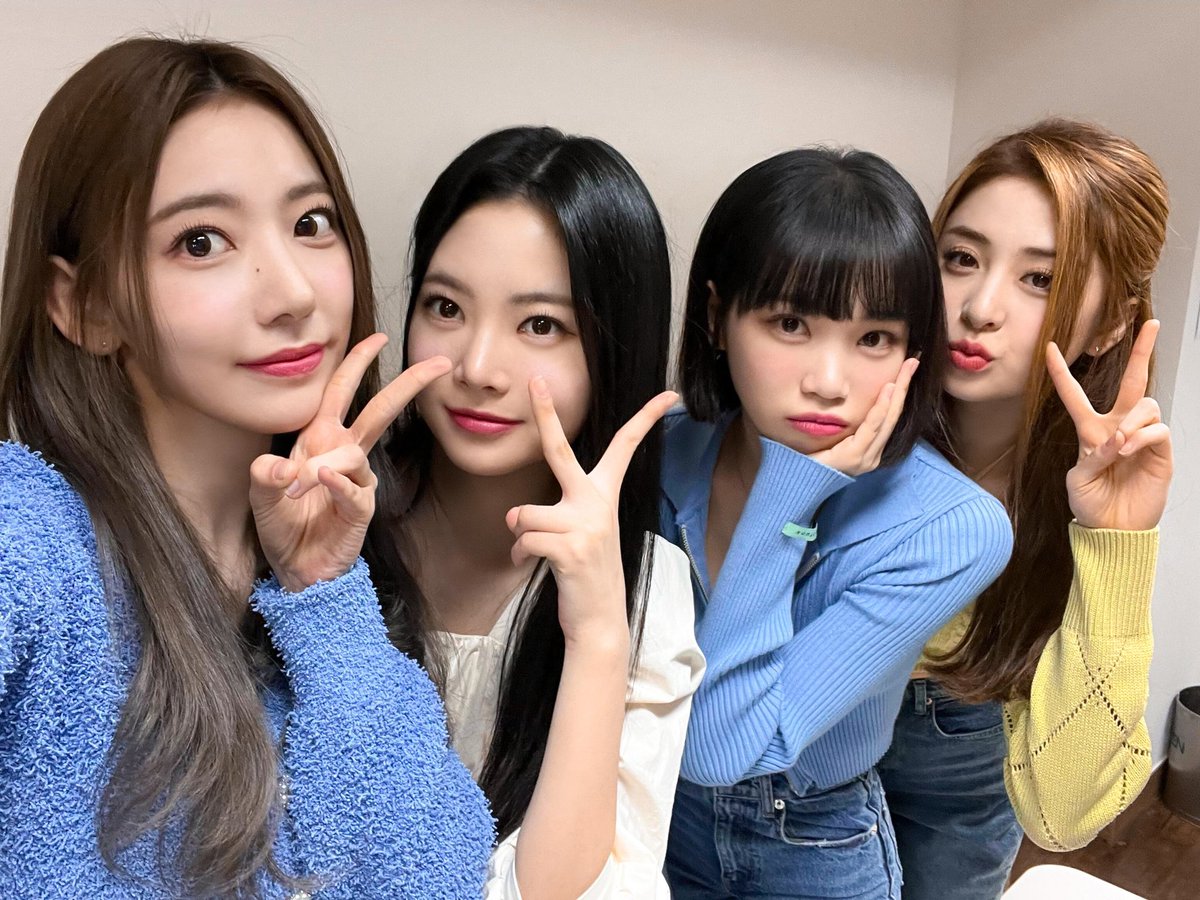 [#오늘의르세라핌]
220610 @ 신상출시 편스토랑

#LE_SSERAFIM #르세라핌