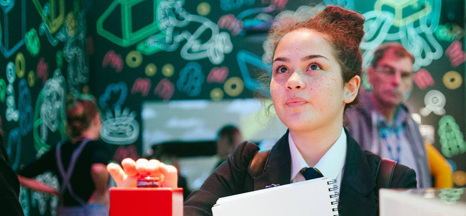 BradfordMuseums's tweet image. 📢CALLING TEXTILE DESIGNERS/EDUCATORS!

Could you help to inspire the next generation of designers, makers &amp;amp; innovators from our local Secondary schools? Bradford District Museums &amp;amp; Galleries are excited to be working with @V_and_A on their innovative #DesignLabNation project 👇