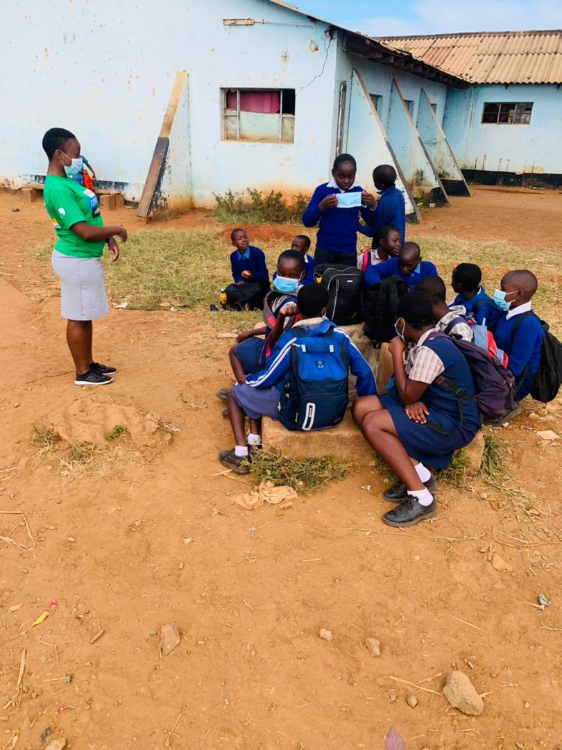 AWET_Apostolic's tweet photo. Under the #RiskCommunicationCommunity Engagement initiative, supported by @UNICEF, @AWET_Apostolic is engaging school children in 40 districts across 🇿🇼through #FocusGroupDiscussions... https://t.co/8NWtBhbyjp