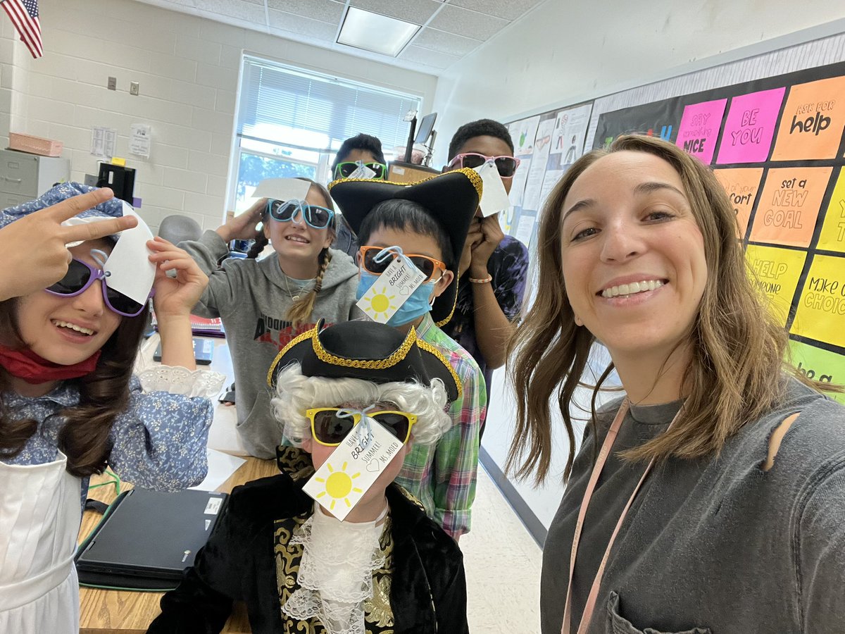 moed__s's tweet photo. I have the best students! So thankful for each and everyone of them! Their future is so bright 🤩 @LCPS_EagleRidge https://t.co/Sgp14kievh