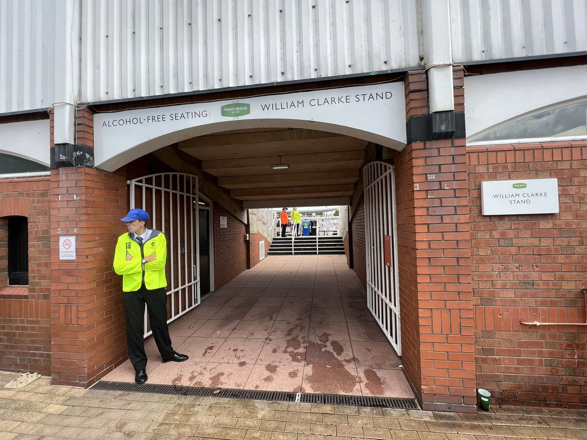 Skipper supposedly is the arch organiser of tickets. Tell me what’s wrong here. Saint is fuming <a href="/addisarmy/">🏴󠁧󠁢󠁥󠁮󠁧󠁿 Addis Army Cricket 🏏🏴󠁧󠁢󠁥󠁮󠁧󠁿</a>