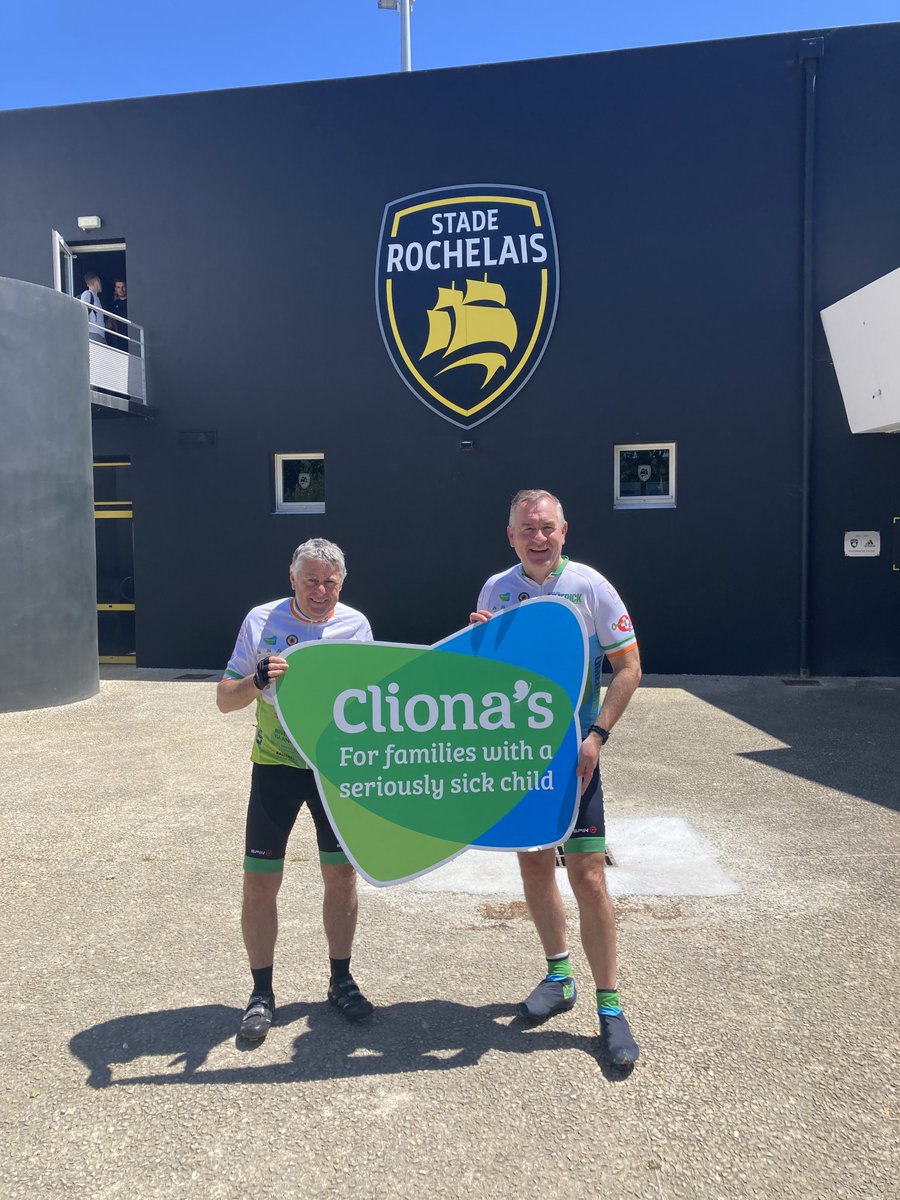 DeeganFergal's tweet photo. Look who we met on our cycle ⁦@RonanOGara10⁩ a big thank you ⁦@ClionasFDN⁩ ⁦@mothermacspub⁩ ⁦@YoungMunsterRFC⁩ https://t.co/lkBemDPsu4