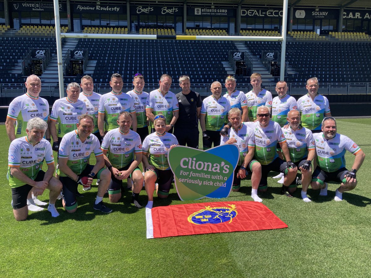 DeeganFergal's tweet photo. Look who we met on our cycle ⁦@RonanOGara10⁩ a big thank you ⁦@ClionasFDN⁩ ⁦@mothermacspub⁩ ⁦@YoungMunsterRFC⁩ https://t.co/lkBemDPsu4