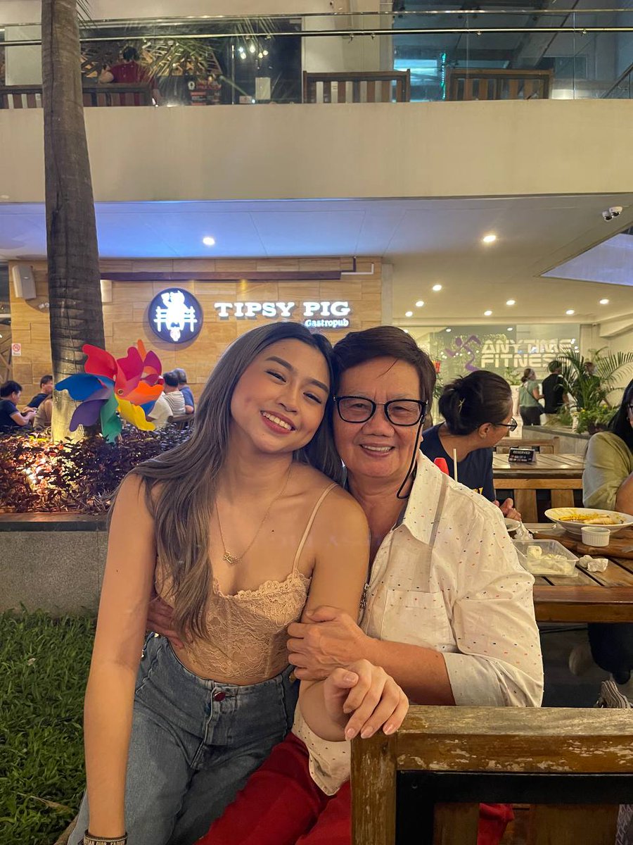 gwyreums's tweet photo. Gwy with her Lola. ackkkk so cute 🥹🤍 https://t.co/CAYeg0ziEV