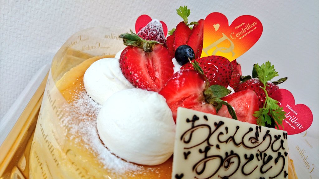 Daaaaako 本日はチビ子6歳の誕生日でしたｰ ご飯はリクエストのミニオンオムライス 手羽中ときゅうりもお気に入りです Happy Birthday 三 お誕生日おめでとう サンドリヨン ミニオン ケーキは飲み物 T Co 8uei4z8udd