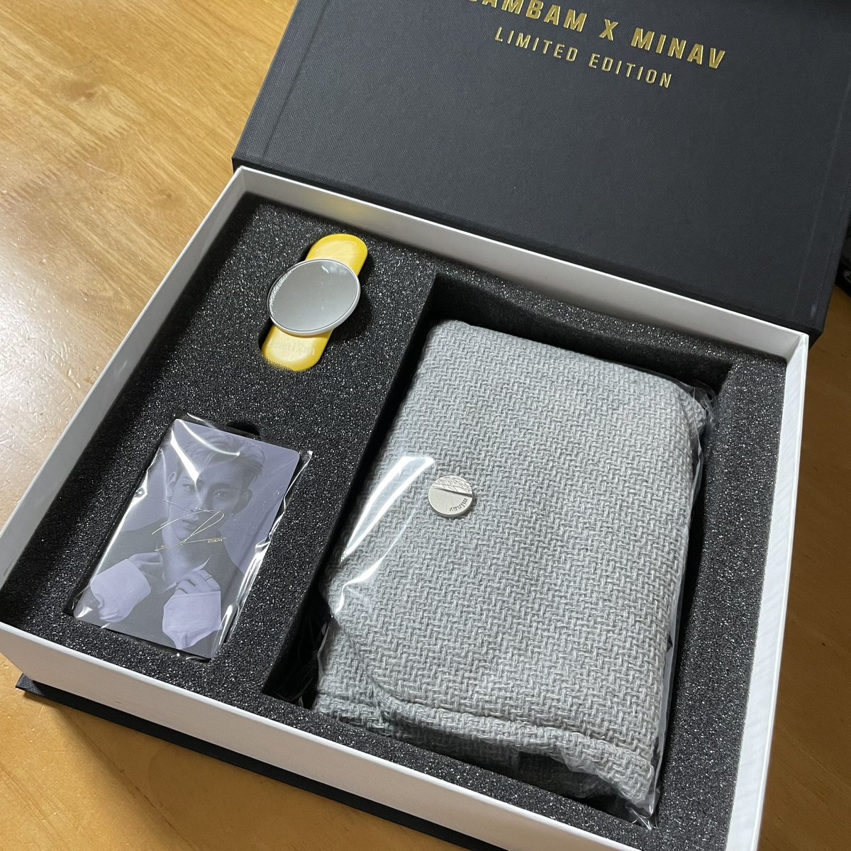 8mayubam's tweet photo. BamBam artistbox届きました🐍💕
ミラーのBBのロゴは息を吹きかけると
出てくるんですね😆
#BAMBAMxArtistBox #ArtistBox #BamBam
@BamBam1A
@BAMBAMxABYSS https://t.co/UJblgrHdr6
