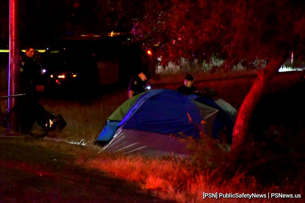 PSNews_Sac's tweet photo. #DEVELOPINGSTORY
#EARLIER #Stabbing #ShotSpotter
About 3:50 A.M., SacPD responded to the 2500 block Altos. Reports of shots fired and a stabbing. A stabbing victim was taken to the hospital from an encampment w/ 2 stab wounds to the face, according to reports.
#TransientRelated https://t.co/6PEUuI8cg1
