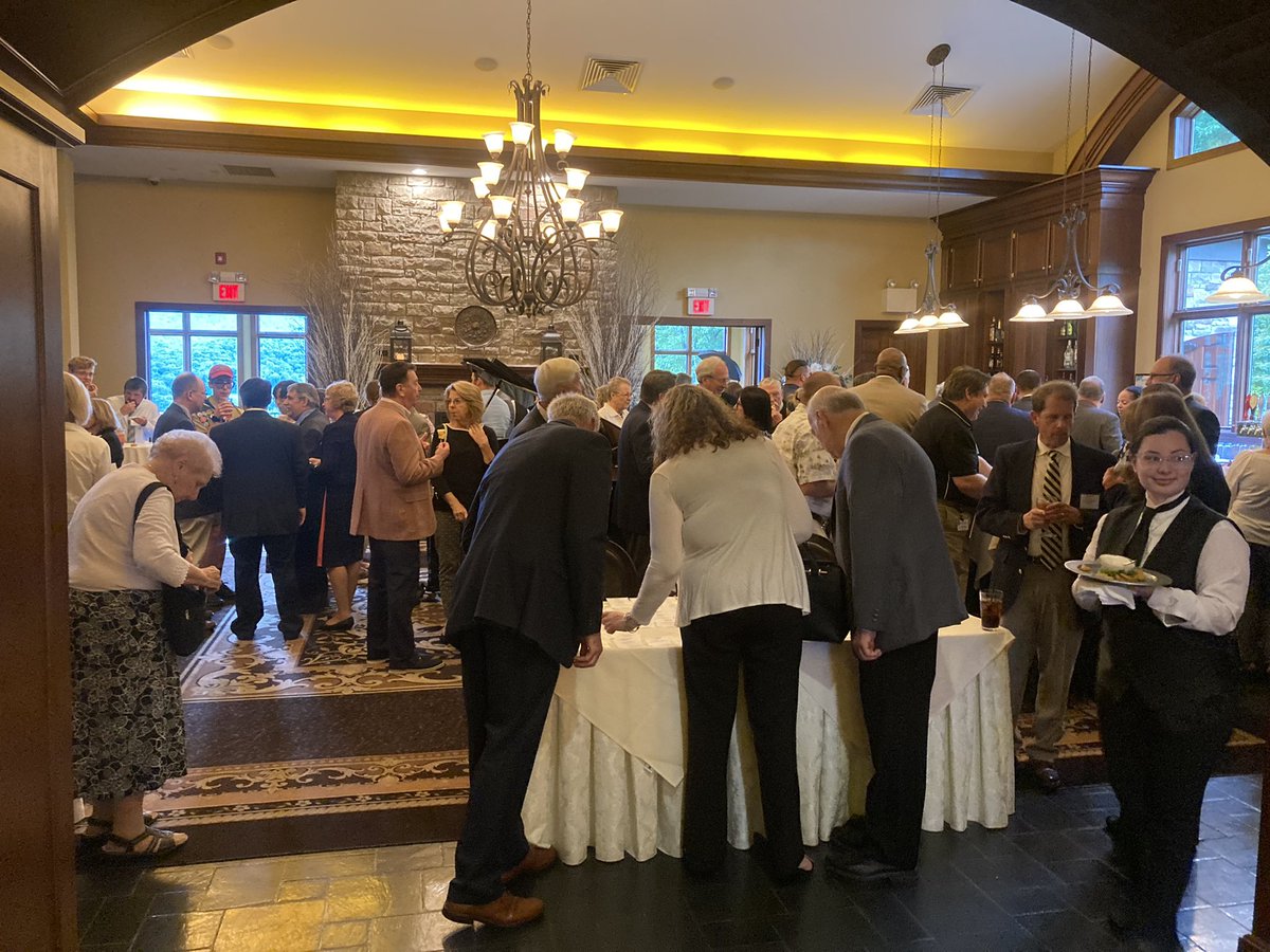 minsitrailsbsa's tweet image. Great time last night at the @stroudsmoor supporting local scouting. Over $40,000 was raised. Thanks to everyone who made this a great night #monroecounty #pocono #boyscoutsofamerica