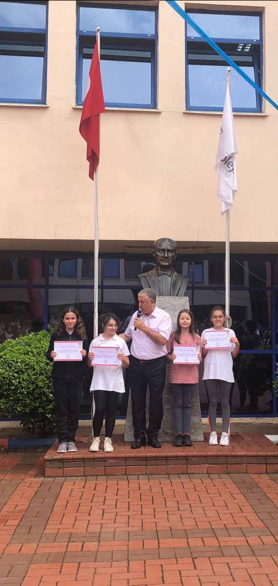 Okulumuzda uygulanan Davranış Yönetimi programı kapsamında öğrencilerimiz Işık Ada CANAN, Ayşe İlke ERDEM, Beril Naz ARDA, Miray TÜRKÜCÜOĞLU davranış tebrik belgesini almaya hak kazandı. 👏👏<a href="/MahmutBozturk/">Mahmut Boztürk</a> <a href="/OzyavuzOguz/">Oguz Ozyavuz</a> <a href="/tubakevserarda/">tuba arda</a> <a href="/Bahcesehir22/">BK Edirne Kampüsü</a>