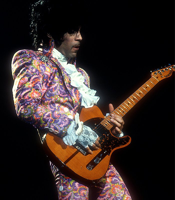 TheBeautifulOn7's tweet photo. @PrinceHits @prince ❤️🌺⚘️🌼 🎸🌸 �� https://t.co/vRsa0VXei0