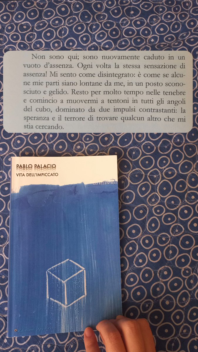 Un vuoto d'assenza: è l'unica immagine che mi sento possa meglio rappresentare la dimensione che Palacio sta creando con queste pagine. Allora ragioniamo su questo termine, assenza.