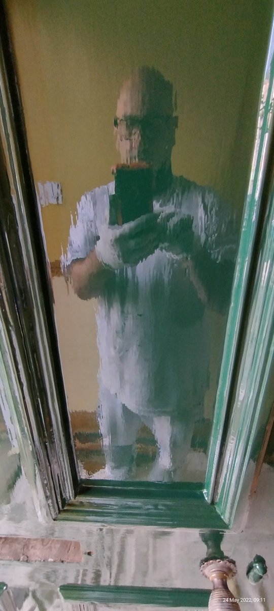 The new way of taking a selfie tjrobertsdecorating.co.uk