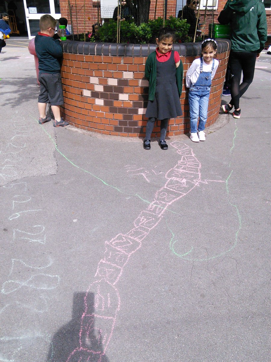 MrsRyans_class's tweet photo. We practised our Maths skills outside today. https://t.co/qATdE0I5ol