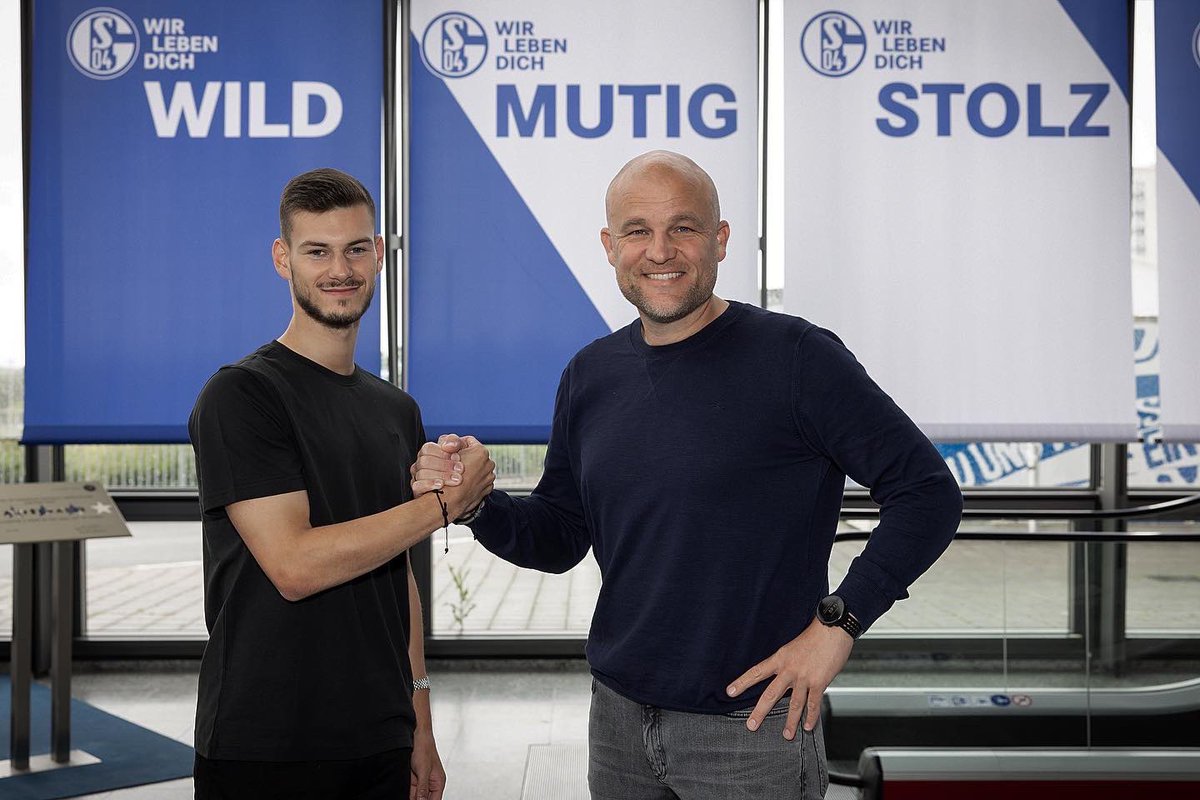 Ich werde Schalker ⚔️
Für mich ist jetzt ein Traum in Erfüllung gegangen, ab kommender Saison darf ich für meinen herzensverein spielen. 
Ich habe unfassbar Bock auf euch Fans und auf die neue Aufgabe 🔵⚪️ #TK6 <a href="/s04/">FC Schalke 04</a>