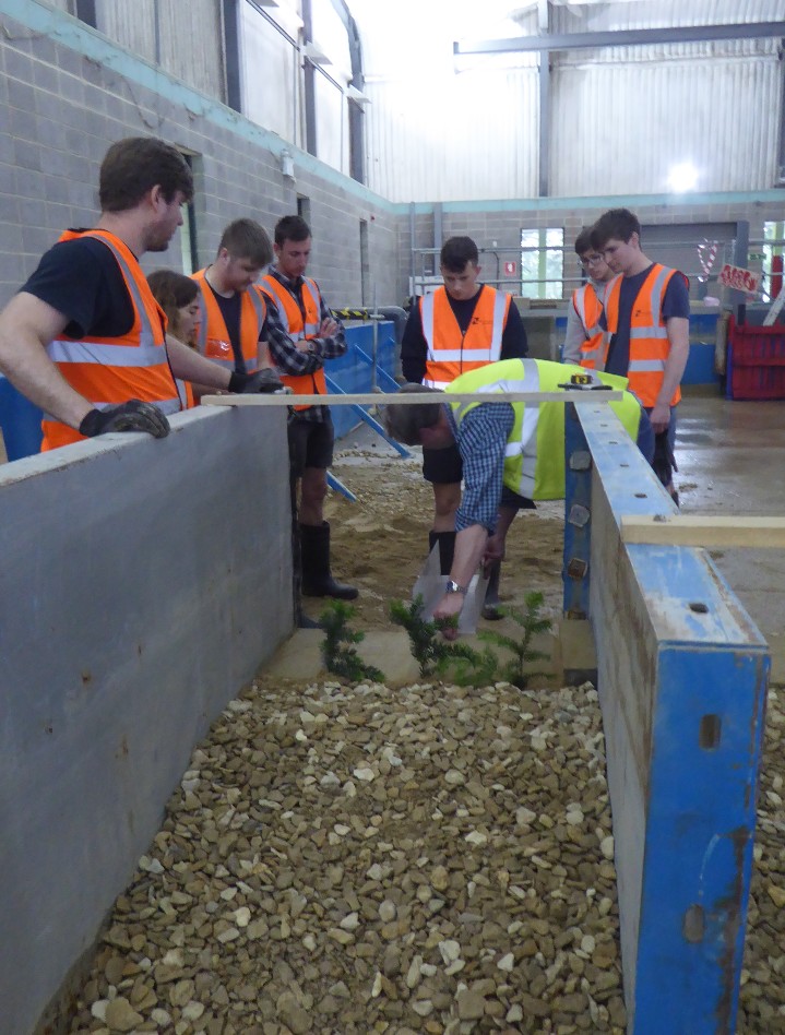 hrwallingford's tweet image. FdSc students from the @Bruneluni Flood &amp;amp; Coastal Engineering course have been on site this week for their summer school.

#floodengineering #coastalengineering #physicalmodelling