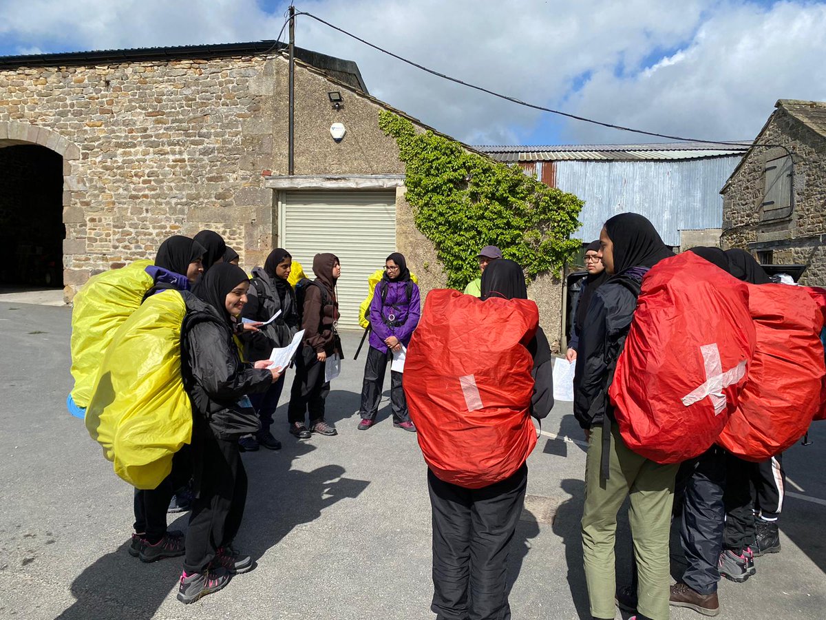 pmghs's tweet photo. Day 2 - Assessment ready! Team brief before they set off on their walk. #tiredbutready #teamwork #independentlearning https://t.co/tfdQ0gw78F