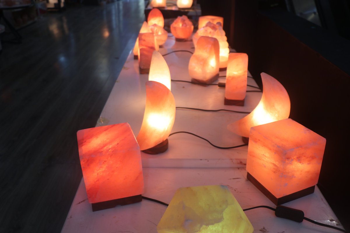 Safa_Mall's tweet photo. Give your house some elegant touch by adding these beautiful and colorful Salt Lamps!!!πππ
#safagoldmall #pinksalt #safamall #pinkslattherapy #reliefforpain #relief #bodycare #pinksaltfest #safamalllove #safamallhealth https://t.co/3GWixzr7zN