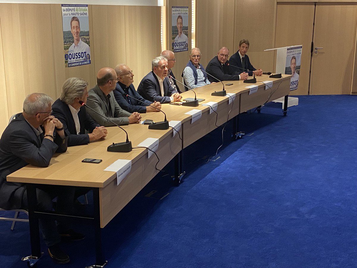 Xavier Bertrand (@xavierbertrand) on Twitter photo Avec Dimitri Doussot à #Vesoul. Il se battra pour rebùtir un systÚme de santé centré sur les soignants et mettre en place une République des territoires qui confiera davantage de compétences en matiÚre de #santé aux élus locaux. <a href="/AJoyandet/">Alain Joyandet</a> <a href="/OlivierRietmann/">Olivier RIETMANN</a> #PourVousDéfendre Avec Dimitri Doussot à #Vesoul. Il se battra pour rebùtir un systÚme de santé centré sur les soignants et mettre en place une République des territoires qui confiera davantage de compétences en matiÚre de #santé aux élus locaux. <a href="/AJoyandet/">Alain Joyandet</a> <a href="/OlivierRietmann/">Olivier RIETMANN</a> #PourVousDéfendre